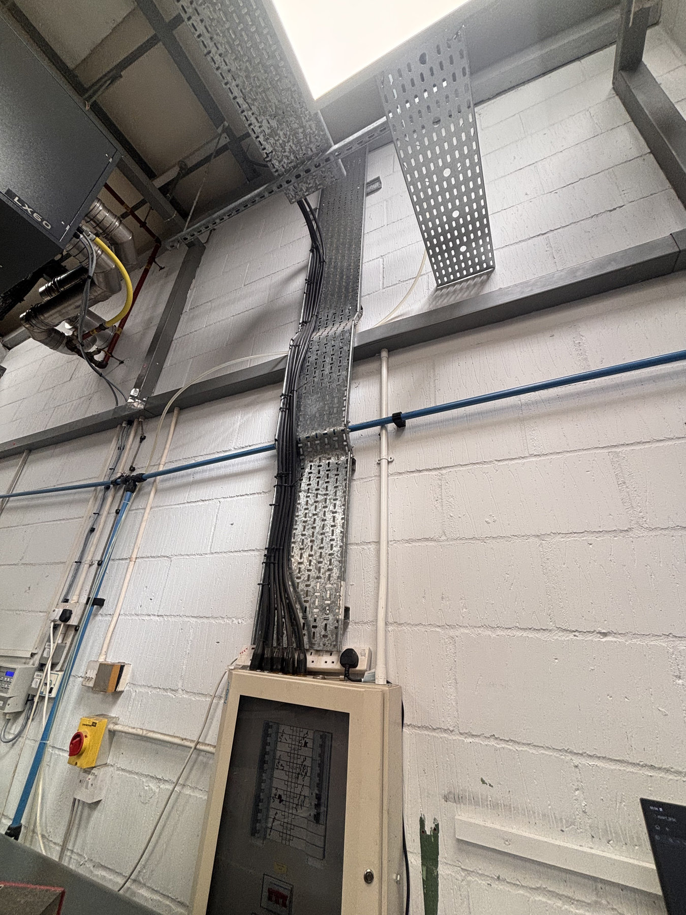 Industrial electrical distribution equipment with cable tray and power cables